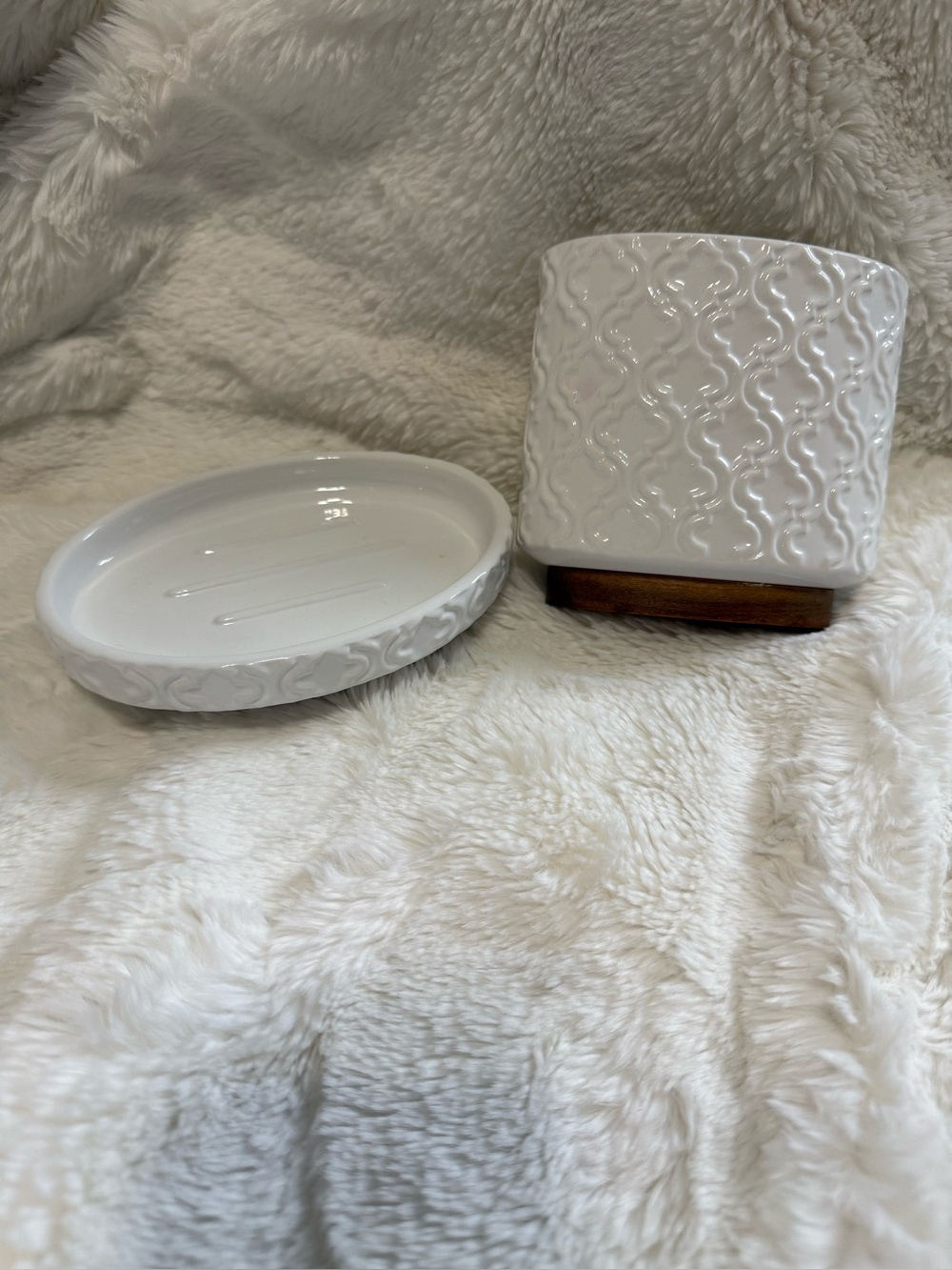 White Ceramic Bathroom Set - Quatrefoil Soap Dish & Toothbrush Holder